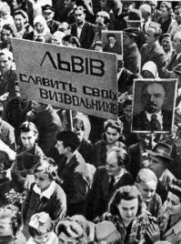 Вот антироссийский пост

из него видно, что служили
А вот как встречали Красную (советскую) армию во Львове в июле 1944