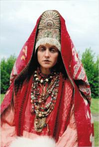 Если про Русь говорить.. у меня есть фото, правда автор у меня не записан, к сожалению, это современный проект.. Есть же прекрасные проекты и люди, которые создают такие вещи. А то что выше..без комментариев