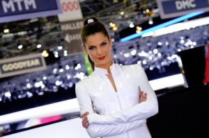 вот эта понравилась...
что-то такое есть в ее раскосых...:))