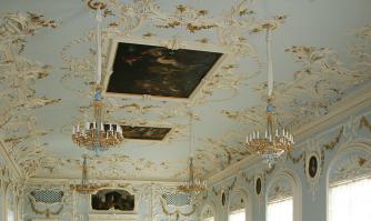 мне кажется, что тут явно не хватает Эрмитажа