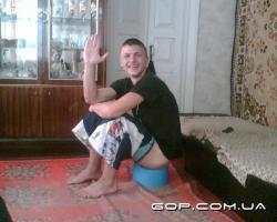 Должное автору отдать?! Да вы в своем уме вообще??? Лично я в шоке не от этого дебила с пуфиком, а от того сколько народу находят эту чушь классной...... Вот вам еще один дЭбил ставьте лайки...