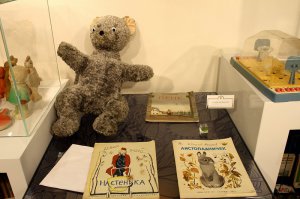 баскетбол настольный-вещь. до сих пор с братом рубимся, только в большие, которые в центрах развлечений стоят.