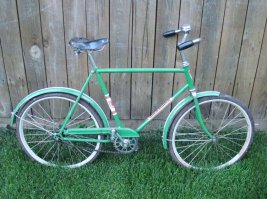 если внимательно присмотреться к фотографии, то на раме можно увидеть надпись "Школьник". Лично у меня такой-же был.