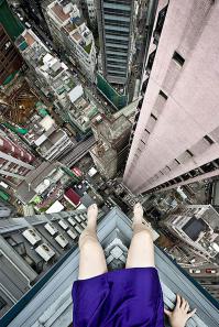 18 ужасающих фотографий с вершины небоскребов