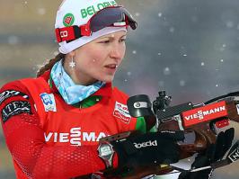 Вот девушка и оружие. А там телки со стволами.