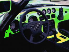 А клавиатуру изолентой синей к рулю примотать слабо было?