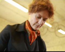 кузнец гламура блин.Роба по фигурке и красный толковый платок. НЕ видитесь на рекламу господа.