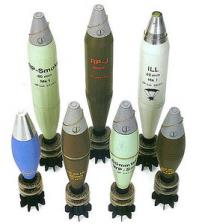 На Западе состоят на вооружении разработанные после войны ротные минометы калибра 60мм и менее. Напр., в США это М224, во Франции МО-60-63, Коммандо, и т. д. Дальность стрельбы таких 60мм минометов достигает 4-5км, к ним разрабатываются новые мины повышенной эффективности и увеличенной массы (с 1,7 до 2,25кг) и модульные заряды. В Израиле ( тоже западная страна, хоть и расположена на Востоке) имеется 52мм миномет IMI, в Англии---51мм.