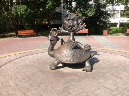 памятник Львенку и Черепахе в Раменском