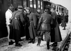 Менее чем за год до описываемых событий, зайдите на сайт "Военный альбом. Захват Чехословакии". Бедные, беззащитные, не поддерживающие нацистов поляки, хорошо, что потом немного опомнились (а 38-м Красная армия в Европе не воевала):