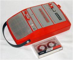 таже <span style='color:gray'>[мат]</span>, в далёком 89-м во дворе оборачиваясь не идут ли взрослые слушали "сектор", мафоны правда другие были..."Протон" и "Спутник"...