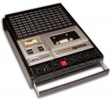 таже <span style='color:gray'>[мат]</span>, в далёком 89-м во дворе оборачиваясь не идут ли взрослые слушали "сектор", мафоны правда другие были..."Протон" и "Спутник"...