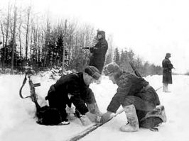 Так вот кто подрывает рельсы, теперь мы знаем. Еще и интересуется зачем ток.
