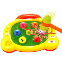 Она просто вырезала отверстия в картонной коробке