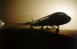 Ах небо, так и манит в высь 