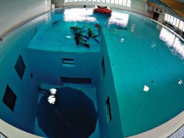 Самый глубокий в мире . глубина 40 метров!