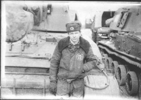 Каюсь, да, сам бывший механик водитель 2с3м, не могу спокойно на это .лядство смотреть, кстати за спиной слева как раз эти тросы для бревна.
