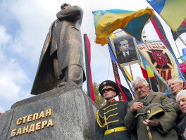 постоянно забываю что ваши каналы вам этого не показывают, а другие каналы вы не смотрите...
тебя же на самом деле не интересуют все твои ,,ЧЁ,,  ты  сам себе уже на все ответил и на каждого убитого  свидомыми ребенка  у тебя есть оправдательный ответ и внутреннее понимание что так надо и что по любому вы правы и кто  так не думает - тот зомби...
У вас там свой мирок, но весь мир видит вас такими:
