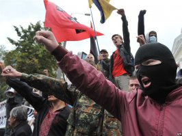 постоянно забываю что ваши каналы вам этого не показывают, а другие каналы вы не смотрите...
тебя же на самом деле не интересуют все твои ,,ЧЁ,,  ты  сам себе уже на все ответил и на каждого убитого  свидомыми ребенка  у тебя есть оправдательный ответ и внутреннее понимание что так надо и что по любому вы правы и кто  так не думает - тот зомби...
У вас там свой мирок, но весь мир видит вас такими: