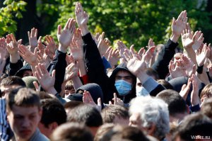 постоянно забываю что ваши каналы вам этого не показывают, а другие каналы вы не смотрите...
тебя же на самом деле не интересуют все твои ,,ЧЁ,,  ты  сам себе уже на все ответил и на каждого убитого  свидомыми ребенка  у тебя есть оправдательный ответ и внутреннее понимание что так надо и что по любому вы правы и кто  так не думает - тот зомби...
У вас там свой мирок, но весь мир видит вас такими: