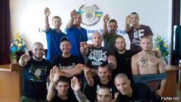 постоянно забываю что ваши каналы вам этого не показывают, а другие каналы вы не смотрите...
тебя же на самом деле не интересуют все твои ,,ЧЁ,,  ты  сам себе уже на все ответил и на каждого убитого  свидомыми ребенка  у тебя есть оправдательный ответ и внутреннее понимание что так надо и что по любому вы правы и кто  так не думает - тот зомби...
У вас там свой мирок, но весь мир видит вас такими: