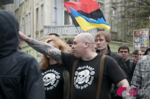постоянно забываю что ваши каналы вам этого не показывают, а другие каналы вы не смотрите...
тебя же на самом деле не интересуют все твои ,,ЧЁ,,  ты  сам себе уже на все ответил и на каждого убитого  свидомыми ребенка  у тебя есть оправдательный ответ и внутреннее понимание что так надо и что по любому вы правы и кто  так не думает - тот зомби...
У вас там свой мирок, но весь мир видит вас такими: