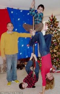 Рождество в семье стриптизеров.