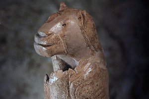 Скульптура какая-то неказистая. Вот человеколев гораздо лучше: и фотогеничней и древнее.