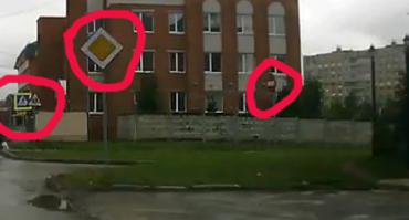какой из этих знаков ты называешь "уступи дорогу"или "стоп".может ты видишь здесь еще какие то знаки?