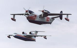 А вот он со сменой - Бе-200