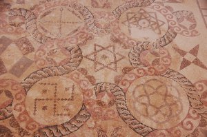 оттуда–же, более развернуто, город пафос, не помню, какой год, но до нашей эры...
все фото с раскопок