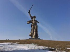Побывал там на днях. Повезло что в командировке оказалось пара свободных часов. Немного испортила впечатление реконструкция, но сооружение очень масштабное.