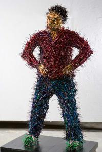 Это скульптуры из обгрызков (или обрезков) карандашей