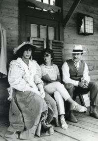 отгадали "даму" слева?))))