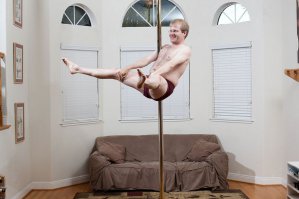 Что-то как-то грустно стало от просмотра этих фото. Только вот этот дядька улыбнул!