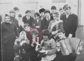 Гляди-ка, Фантомас на свадьбу затесался!