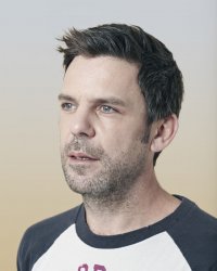 Хью Лори (Доктор Хаус)?