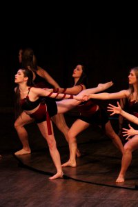 Эмилия Кларк?