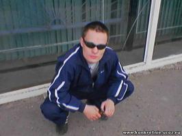 неправильно перед банкоматом сидит, надо так: