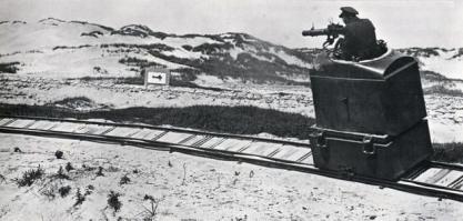 только вот это тренировка борт-стрелка, а не "пулеметчика на рельсах"