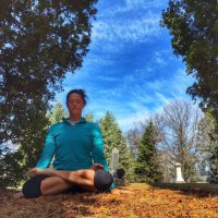 "Найдите деятельность, которая поможет вам оценить удивительные вещи, на которые способно ваше тело" - на кладбище памятник изображать?