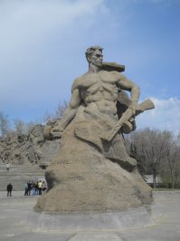 В прошлом году весной ездил на рыбалку в Астрахань.
Не смог не заехать на обратном пути в Волгоград!