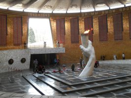 В прошлом году весной ездил на рыбалку в Астрахань.
Не смог не заехать на обратном пути в Волгоград!