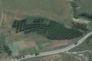 15 удивительных посланий и надписей найденных спутником Google Earth