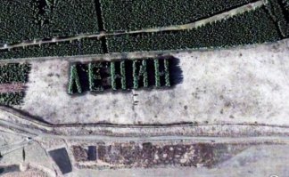 15 удивительных посланий и надписей найденных спутником Google Earth