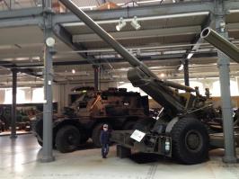 Я специально не фоткал, но могу поискать на харде фотки из любого лондоснкого музея. Вот пара фоток из главного зала королевского музея артиллерии