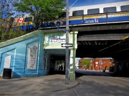 De Grassi Street, Toronto, Canada
Самая воруемая табличка с названием улицы из-за одноименного сериала.