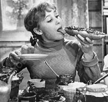 В нас пропал дух авантюризма!
Мы перестали покупать батон и отгрызать горбушку, пока несем домой.