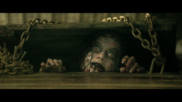 Точно точно я очень боялся этот фильм, первые две части. Хотя возраст-то был сознательный лет 14-15. Казалось-бы в те годы, на сколько примитивно снято, а как пугАло. Третья часть как отдушина была после просмотра первых двух )))
p.s Сейчас пугать не умеют !!!