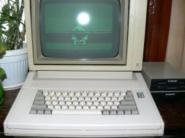 у нас в школе стояли "правец 8а"
монтезюма, нептунека, каратека, пакмен, тетрис
первые компьютерные игры